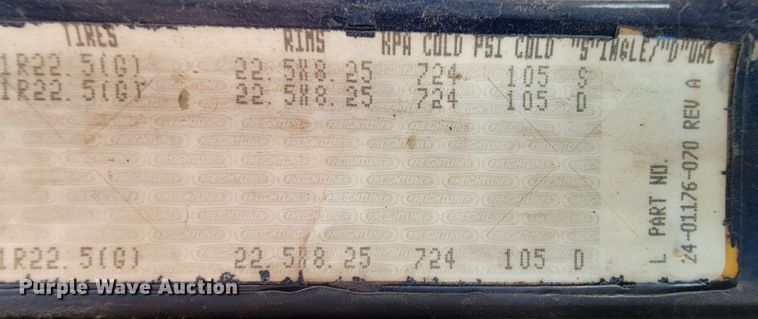 image for item KQ9151 2007 Freightliner Columbia  semi truck