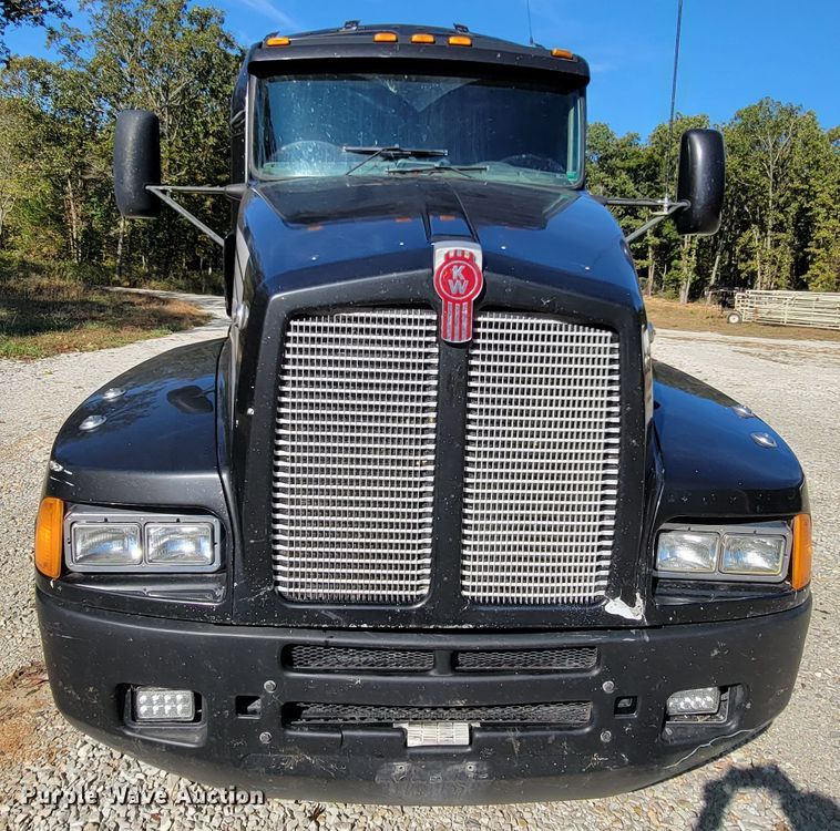 image for item KQ9189 2005 Kenworth T600  semi truck