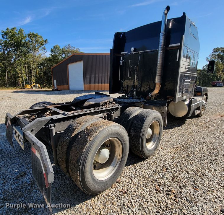 image for item KQ9189 2005 Kenworth T600  semi truck