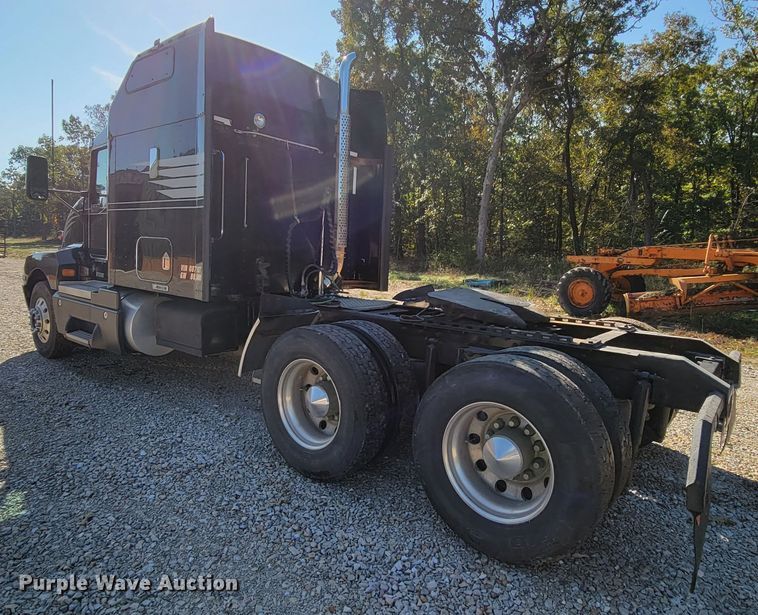 image for item KQ9189 2005 Kenworth T600  semi truck