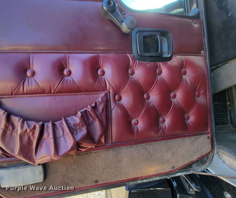 image for item KQ9189 2005 Kenworth T600  semi truck