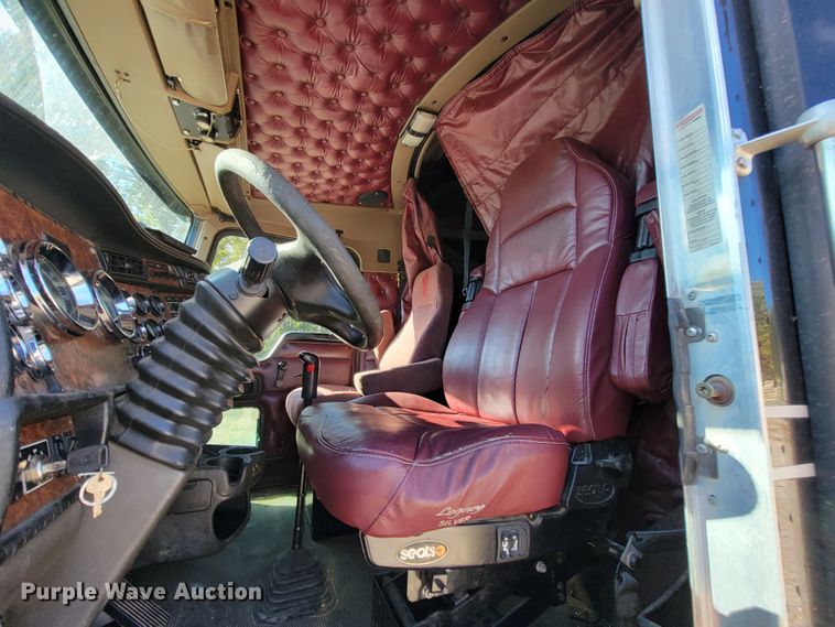 image for item KQ9189 2005 Kenworth T600  semi truck