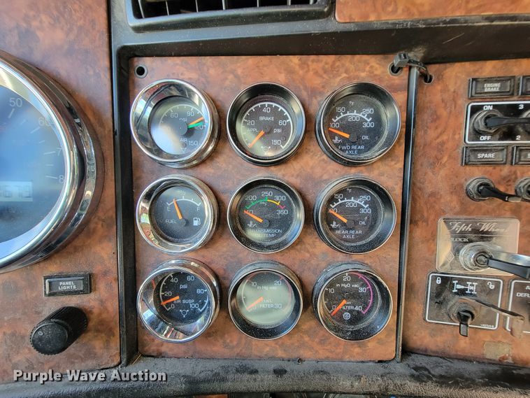 image for item KQ9189 2005 Kenworth T600  semi truck