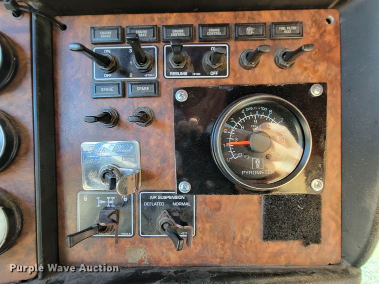 image for item KQ9189 2005 Kenworth T600  semi truck