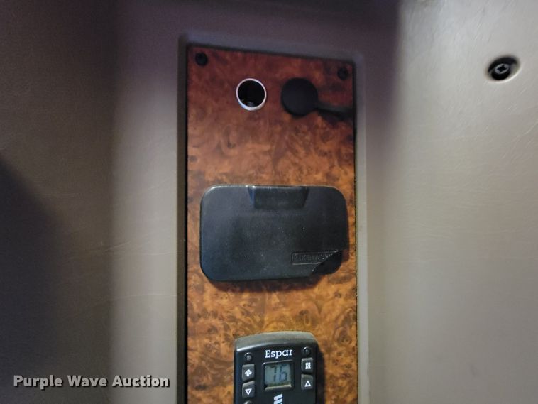 image for item KQ9189 2005 Kenworth T600  semi truck