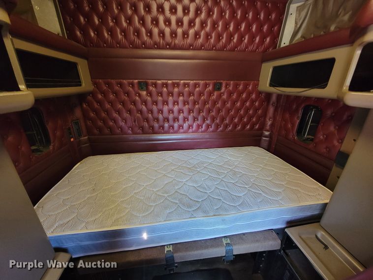 image for item KQ9189 2005 Kenworth T600  semi truck