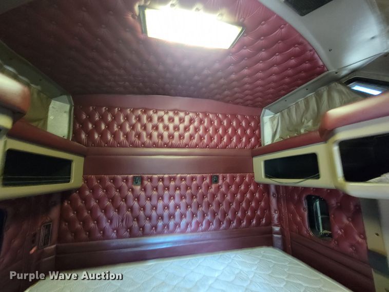 image for item KQ9189 2005 Kenworth T600  semi truck