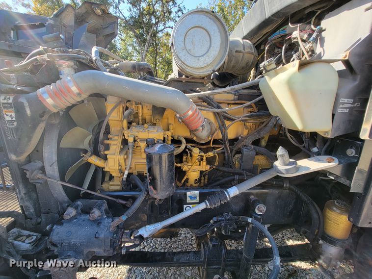 image for item KQ9189 2005 Kenworth T600  semi truck