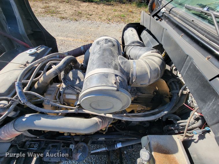 image for item KQ9189 2005 Kenworth T600  semi truck