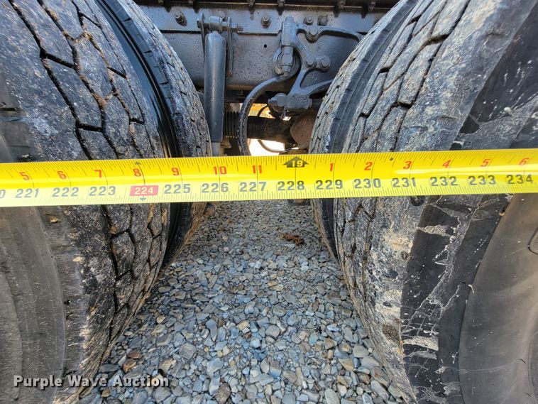 image for item KQ9189 2005 Kenworth T600  semi truck