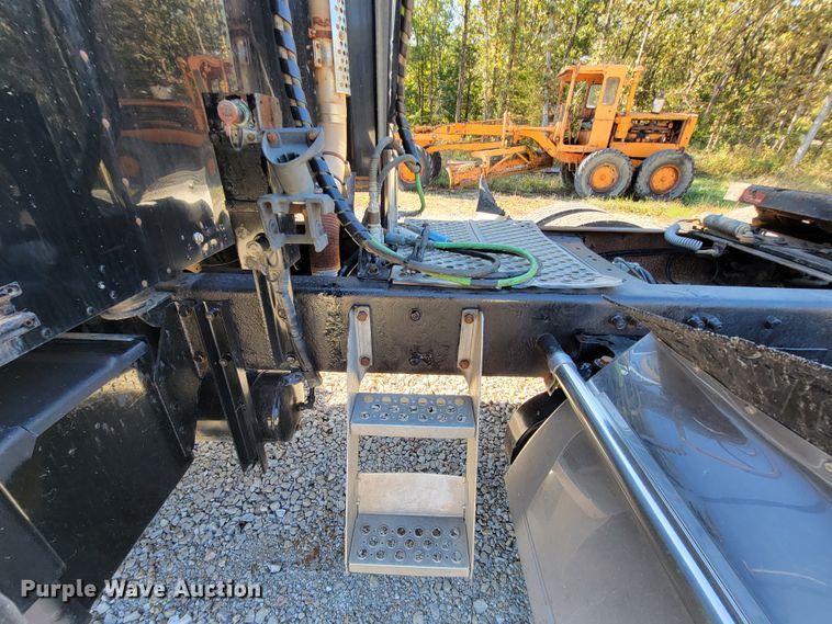 image for item KQ9189 2005 Kenworth T600  semi truck