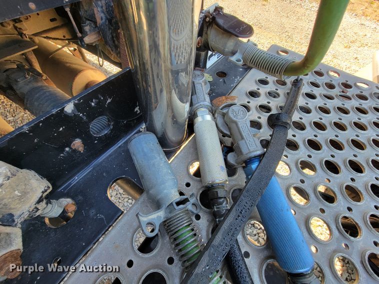 image for item KQ9189 2005 Kenworth T600  semi truck