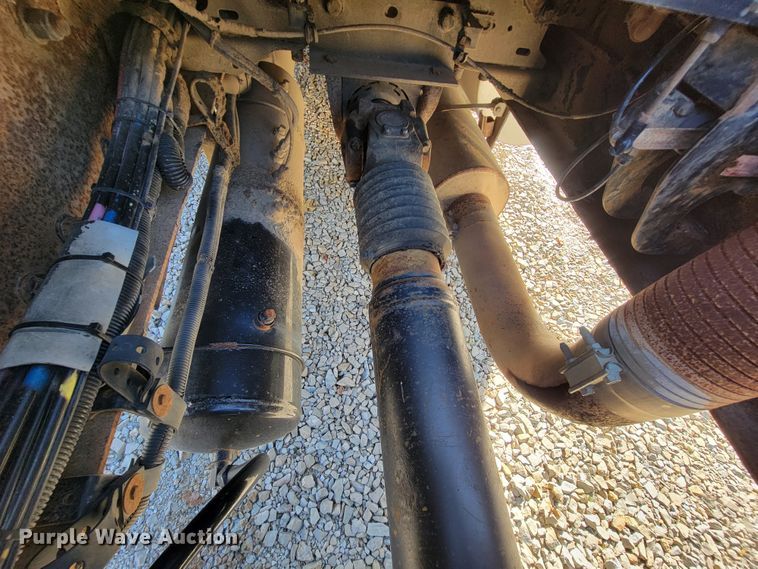 image for item KQ9189 2005 Kenworth T600  semi truck