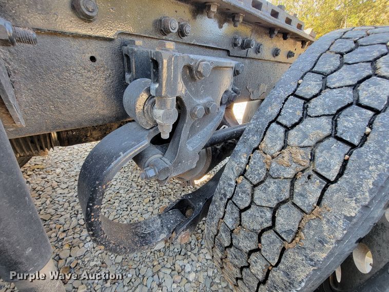 image for item KQ9189 2005 Kenworth T600  semi truck