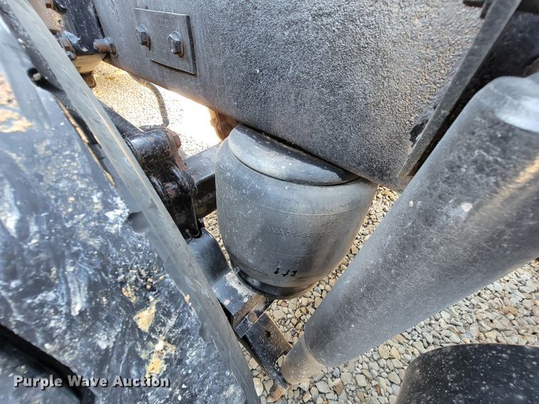 image for item KQ9189 2005 Kenworth T600  semi truck