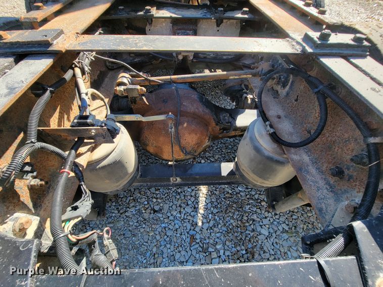 image for item KQ9189 2005 Kenworth T600  semi truck