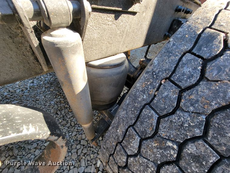 image for item KQ9189 2005 Kenworth T600  semi truck