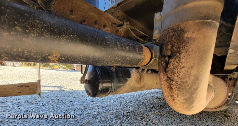 image for item KQ9189 2005 Kenworth T600  semi truck