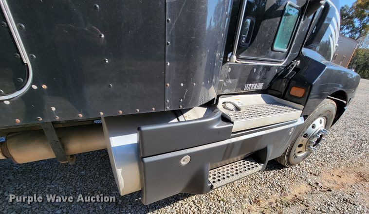 image for item KQ9189 2005 Kenworth T600  semi truck