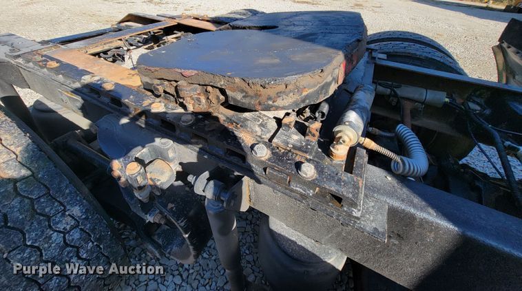 image for item KQ9189 2005 Kenworth T600  semi truck