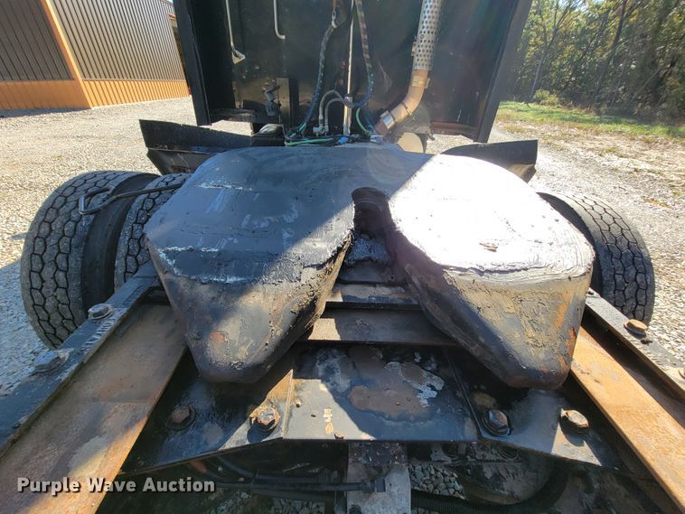 image for item KQ9189 2005 Kenworth T600  semi truck