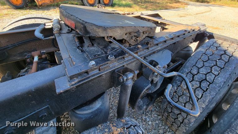 image for item KQ9189 2005 Kenworth T600  semi truck