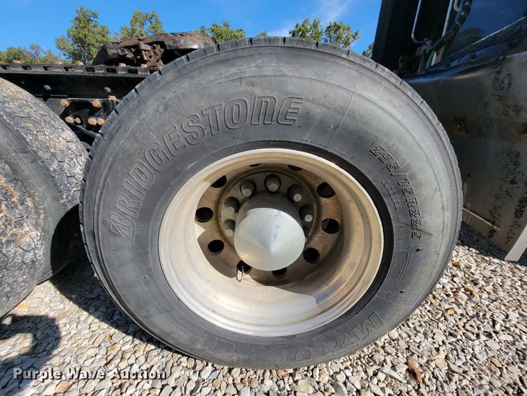 image for item KQ9189 2005 Kenworth T600  semi truck