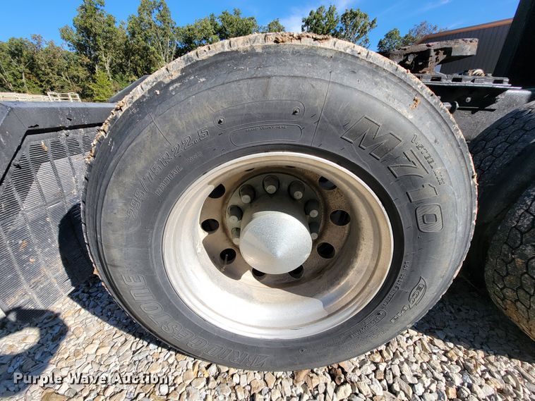 image for item KQ9189 2005 Kenworth T600  semi truck