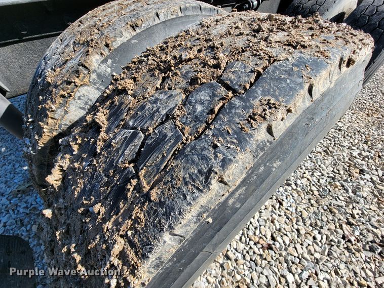 image for item KQ9189 2005 Kenworth T600  semi truck