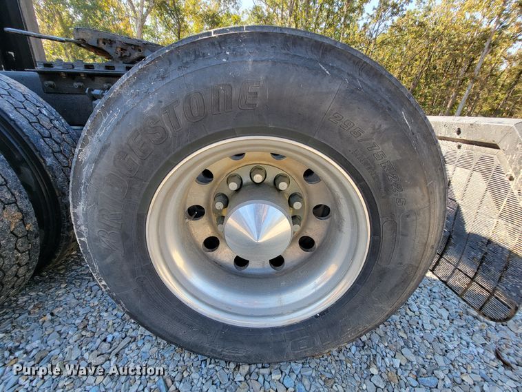 image for item KQ9189 2005 Kenworth T600  semi truck