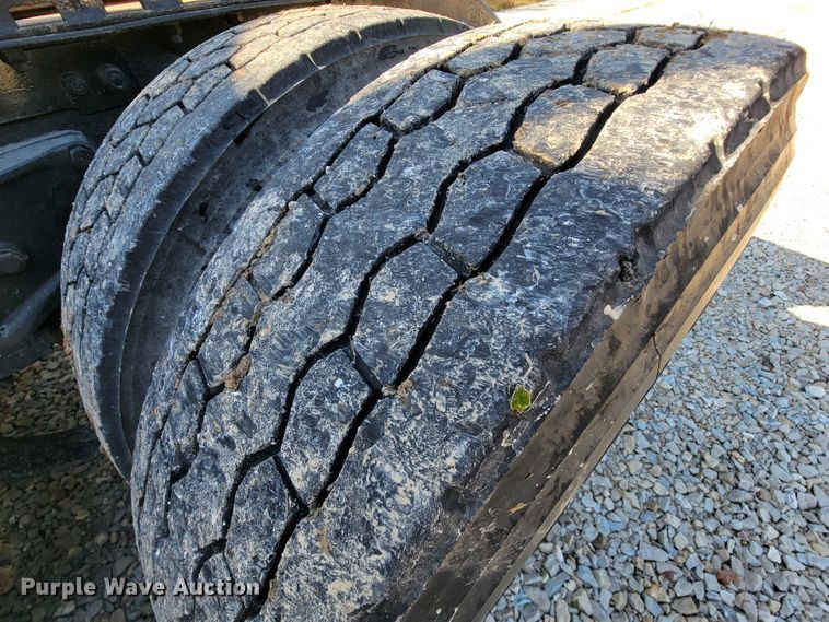 image for item KQ9189 2005 Kenworth T600  semi truck