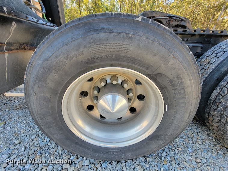 image for item KQ9189 2005 Kenworth T600  semi truck