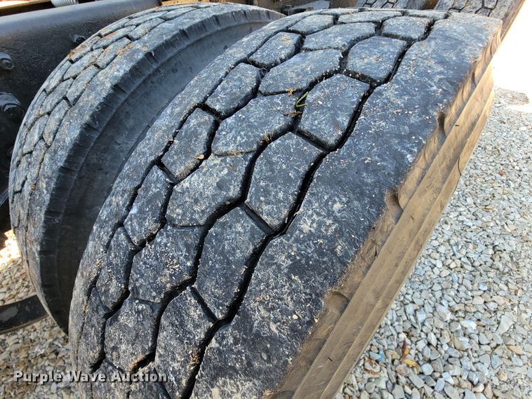 image for item KQ9189 2005 Kenworth T600  semi truck