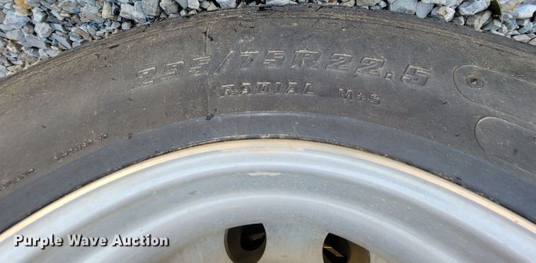 image for item KQ9189 2005 Kenworth T600  semi truck