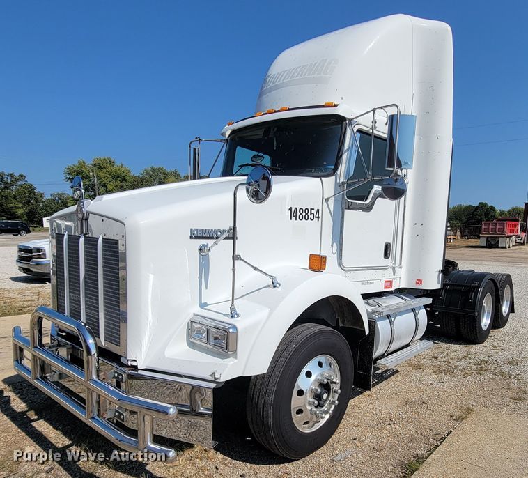 image for item KQ9191 2003 Kenworth T800  semi truck