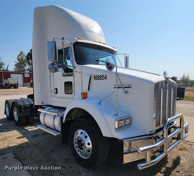 image for item KQ9191 2003 Kenworth T800  semi truck