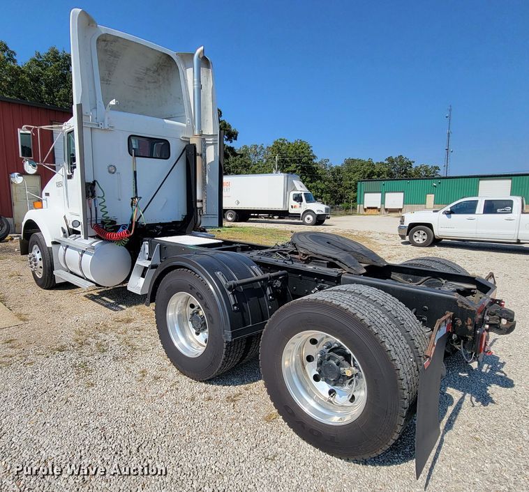 image for item KQ9191 2003 Kenworth T800  semi truck