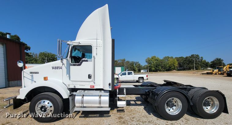 image for item KQ9191 2003 Kenworth T800  semi truck