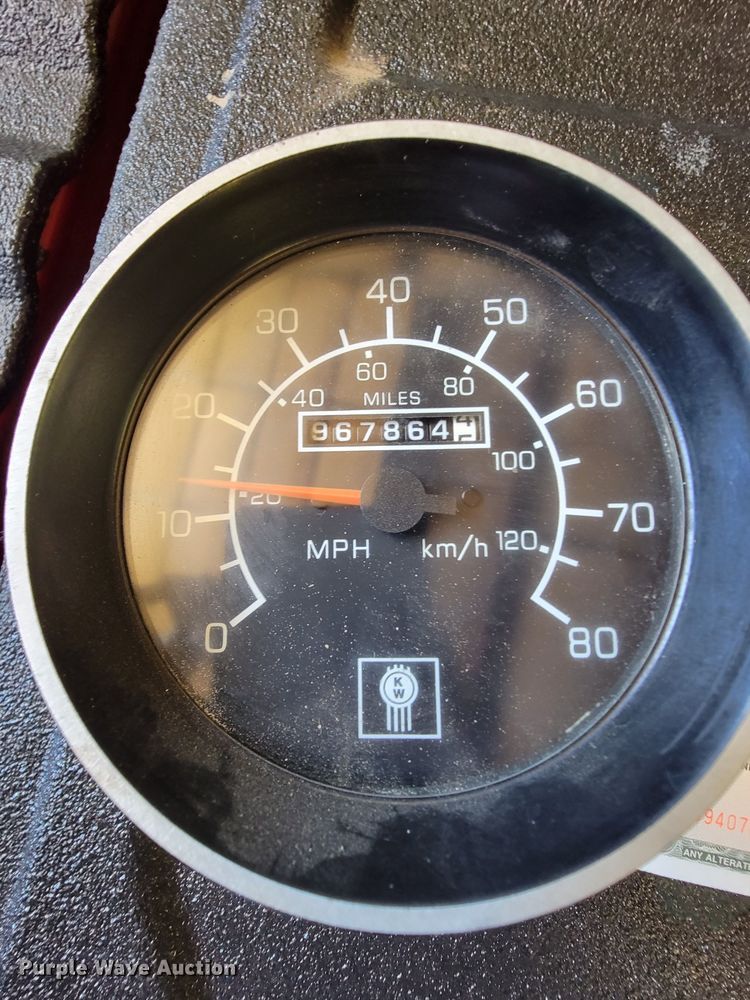 image for item KQ9191 2003 Kenworth T800  semi truck