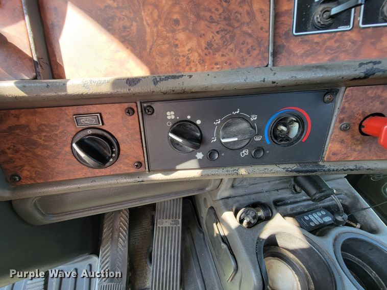 image for item KQ9191 2003 Kenworth T800  semi truck