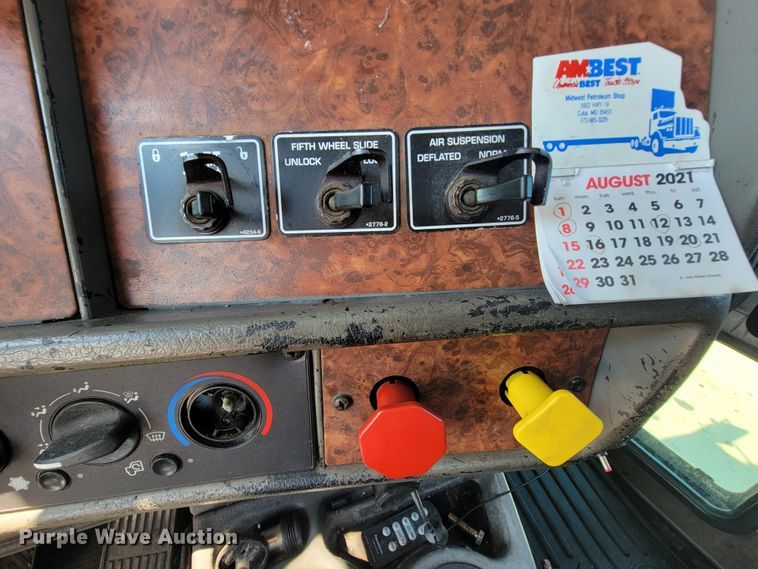 image for item KQ9191 2003 Kenworth T800  semi truck