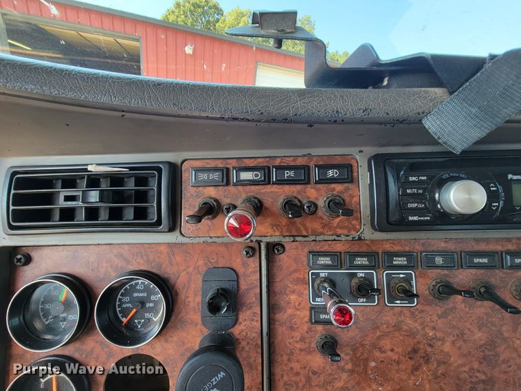 image for item KQ9191 2003 Kenworth T800  semi truck