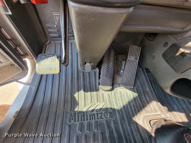 image for item KQ9191 2003 Kenworth T800  semi truck