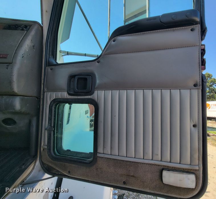 image for item KQ9191 2003 Kenworth T800  semi truck