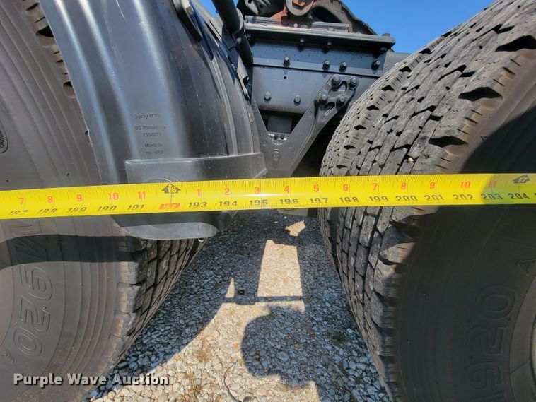 image for item KQ9191 2003 Kenworth T800  semi truck