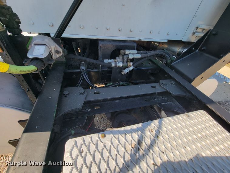 image for item KQ9191 2003 Kenworth T800  semi truck