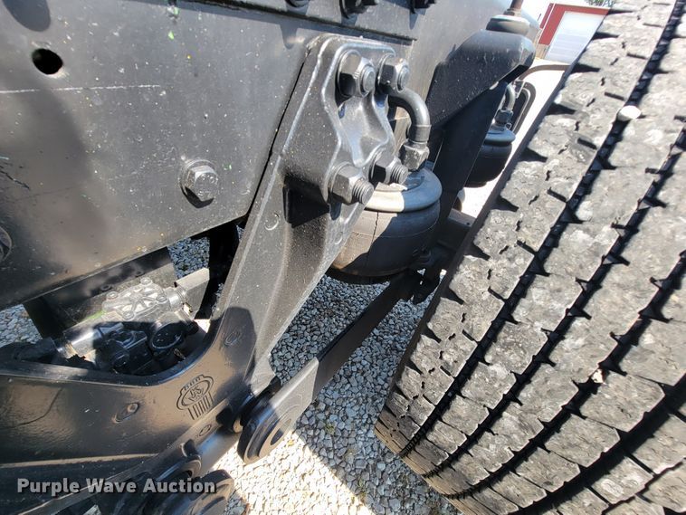 image for item KQ9191 2003 Kenworth T800  semi truck