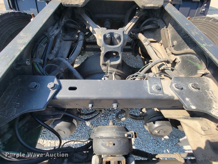 image for item KQ9191 2003 Kenworth T800  semi truck