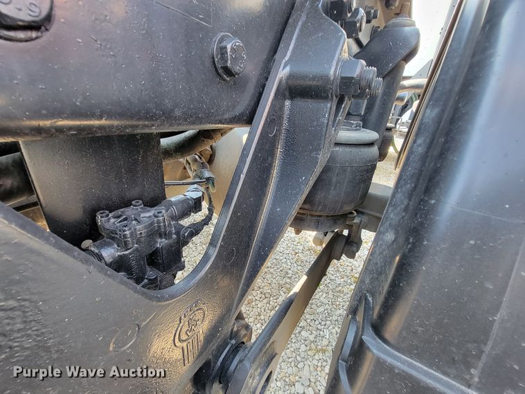 image for item KQ9191 2003 Kenworth T800  semi truck