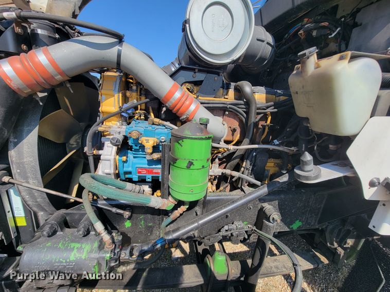 image for item KQ9191 2003 Kenworth T800  semi truck